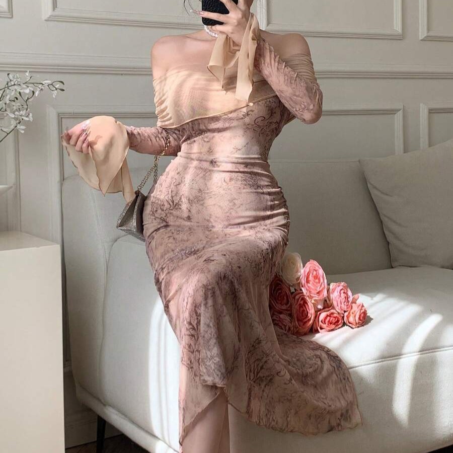 فستان DAZY بأكتاف مكشوفة